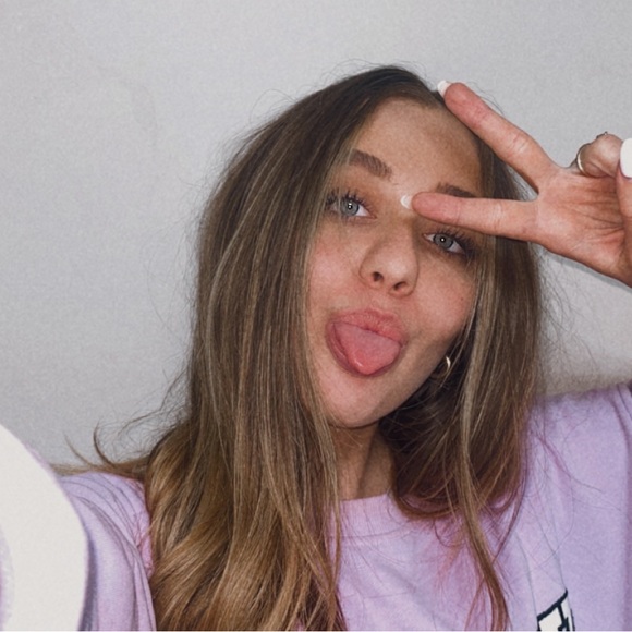 Meet your Posher, Ally - Picture 1 of 1